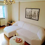 Apartman Acogedor A Un Paso De Gascona Con Wifi Y Netflix Gratis By M&n's House