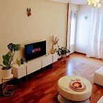 Acogedor A Un Paso De Gascona Con Wifi Y Netflix Gratis By M&n's House Apartman *
