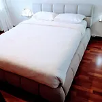 Acogedor A Un Paso De Gascona Con Wifi Y Netflix Gratis By M&n's House Apartman