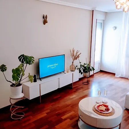 Acogedor A Un Paso De Gascona Con Wifi Y Netflix Gratis By M&n's House Oviédo